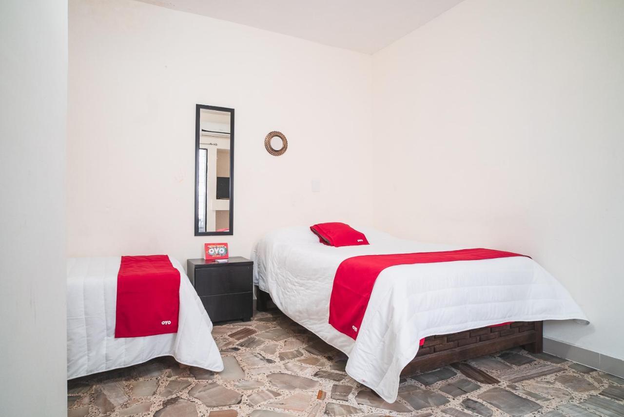 Oyo Hotel Home Express Тустла-Ґутьєррес Екстер'єр фото