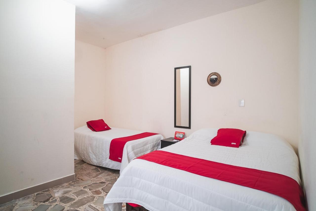 Oyo Hotel Home Express Тустла-Ґутьєррес Екстер'єр фото